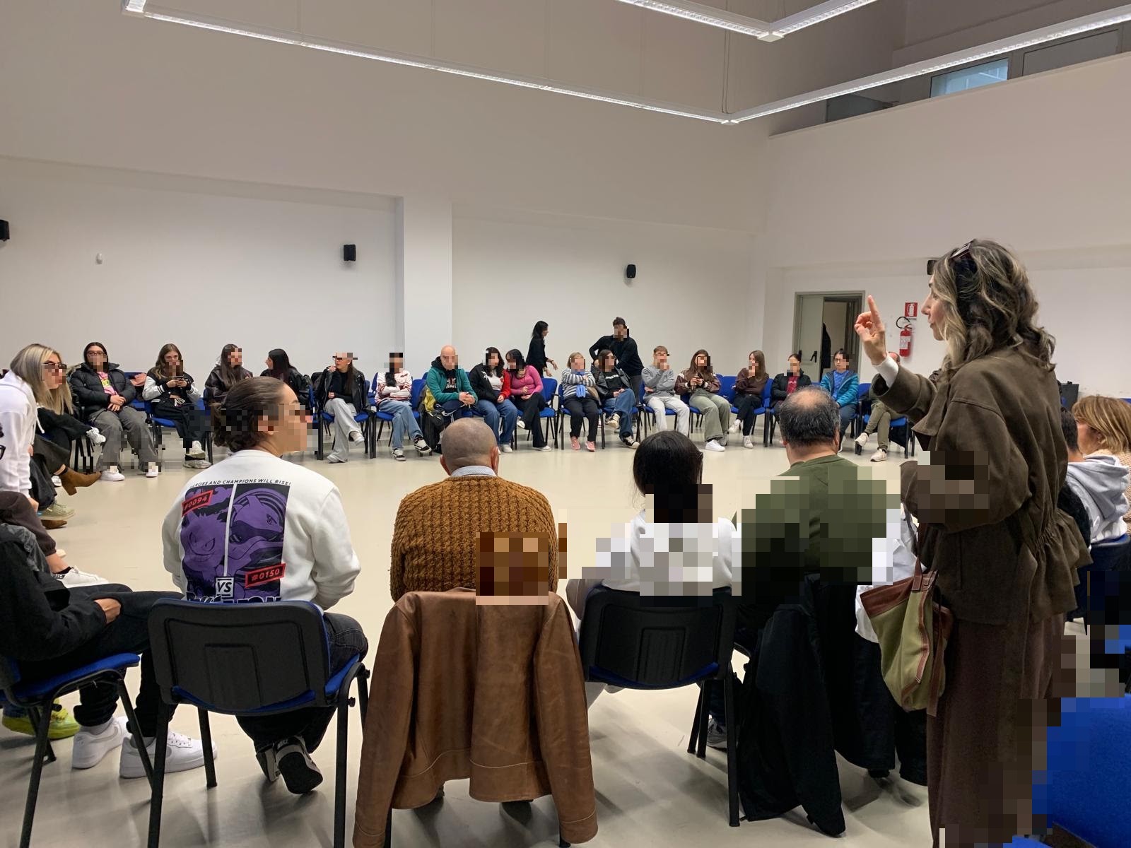 Un momento del service “Emozioni in circolo” all’Istituto Denora–Lorusso di Altamura, 21 ottobre 2026.